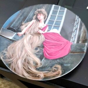 𝅺VINTAGE 1982 Collector Plate
